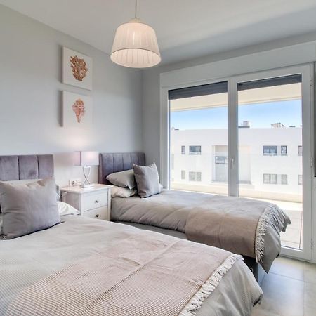 Newly Constructed 2 Bed Apartment With Sea Views กาซาเรส ภายนอก รูปภาพ